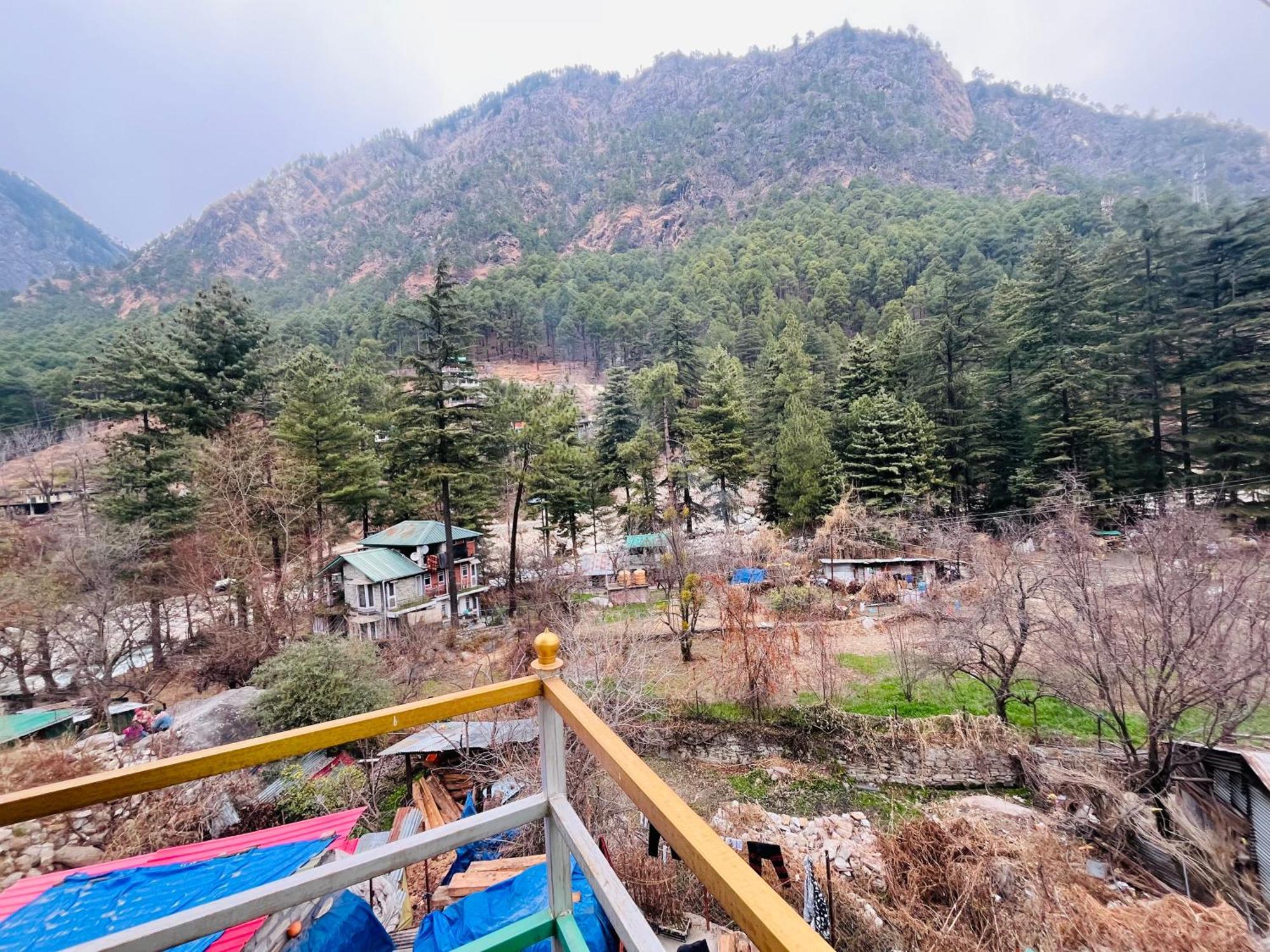 Russian Unit Kasol By Valley Eksteriør billede
