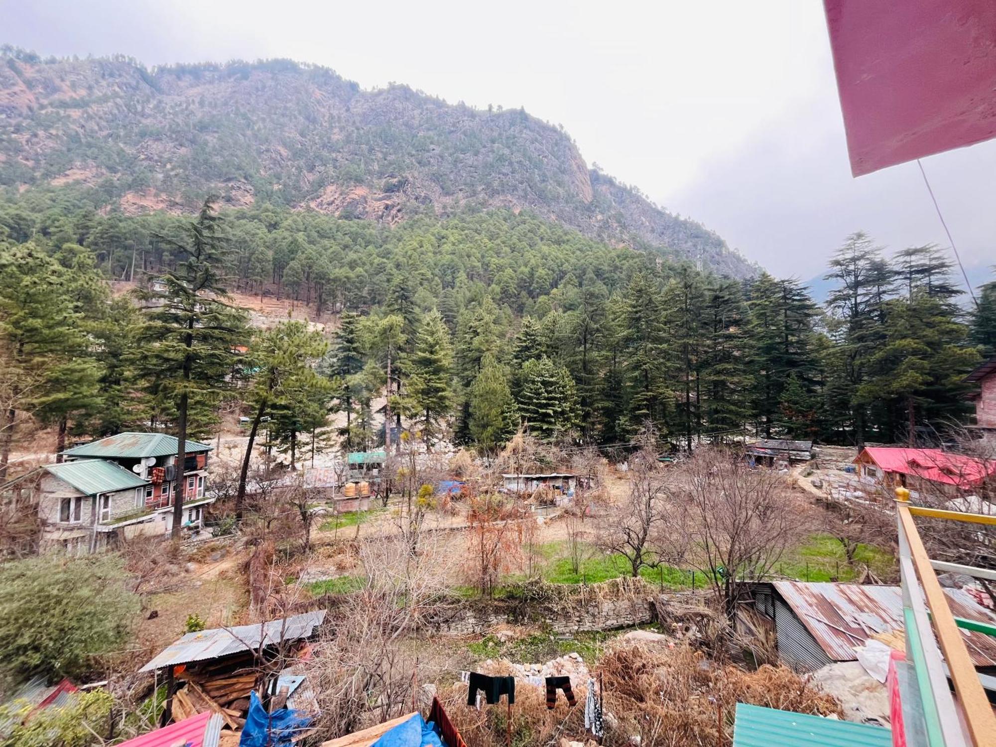 Russian Unit Kasol By Valley Eksteriør billede